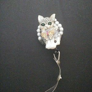Kitten badge holder